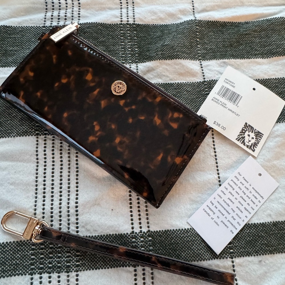 Anne Klein Elegant White and Black Tag